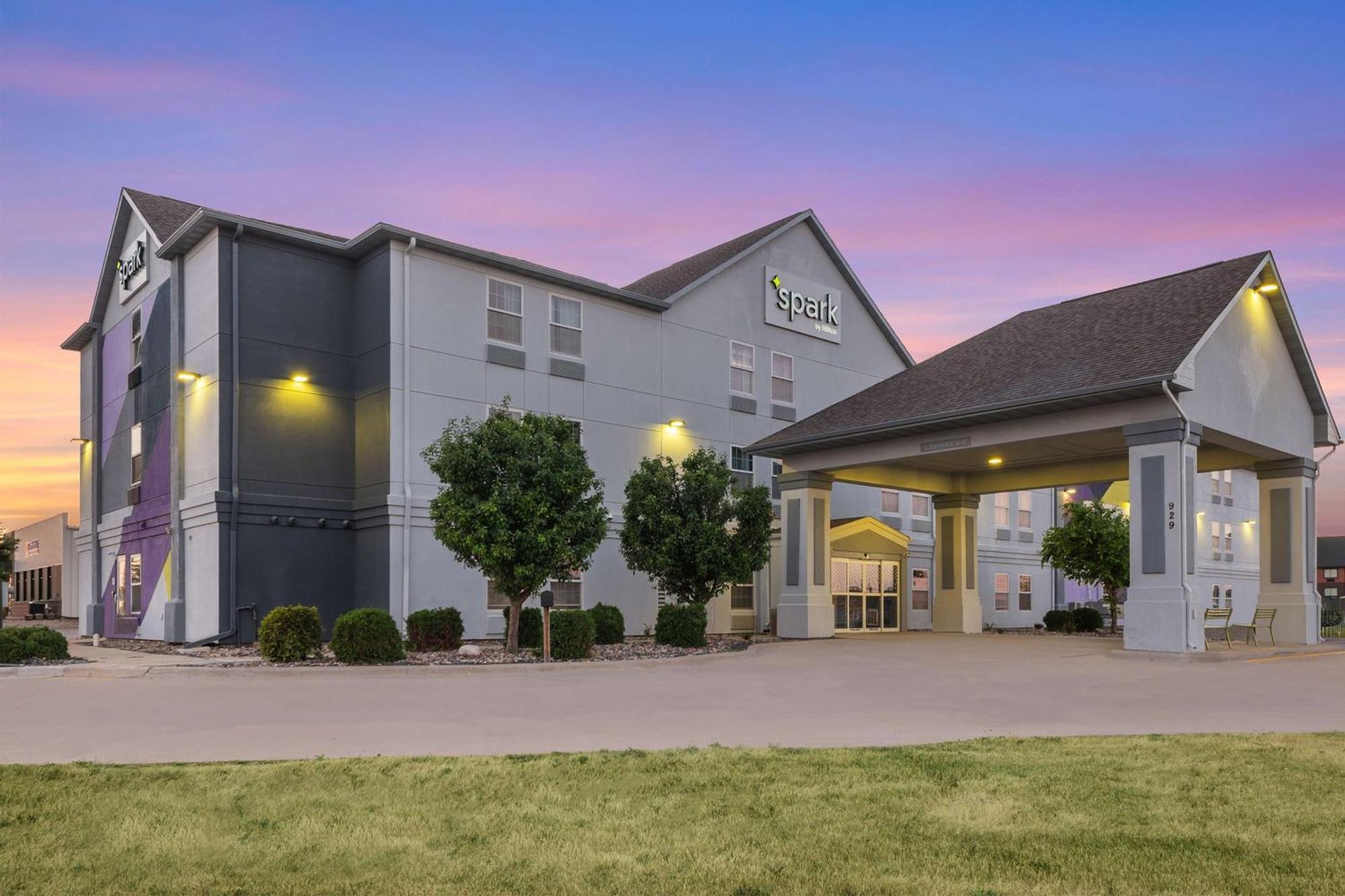 Spark By Hilton Minot Exteriér fotografie